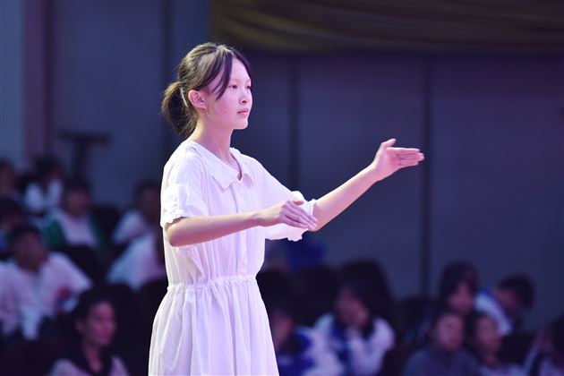 棠外初2021级举办“相约春天·唱响校园”班级合唱比赛 