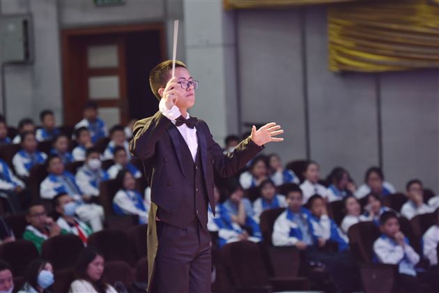 棠外初2021级举办“相约春天·唱响校园”班级合唱比赛 