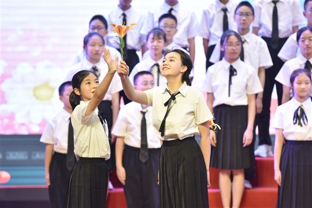 棠外初2021级举办“相约春天·唱响校园”班级合唱比赛