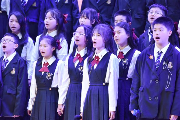 棠外初2021级举办“相约春天·唱响校园”班级合唱比赛 