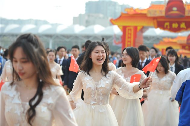 大千气象 只此风华——记棠外高2022届高三成人礼暨高考冲刺活动