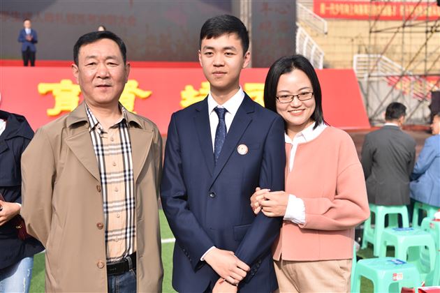 大千气象 只此风华——记棠外高2022届高三成人礼暨高考冲刺活动