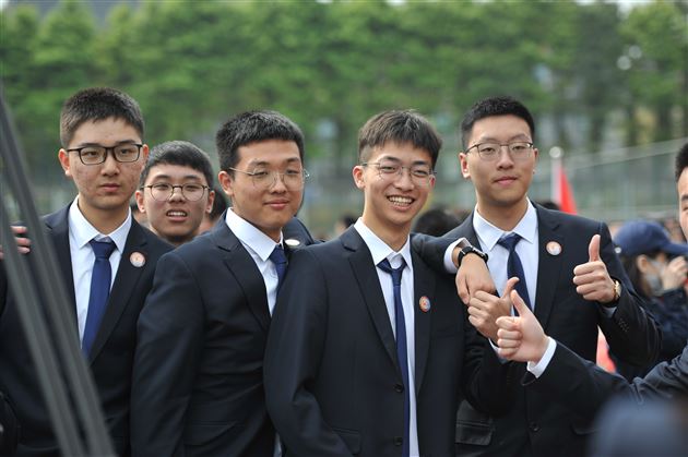 大千气象 只此风华——记棠外高2022届高三成人礼暨高考冲刺活动