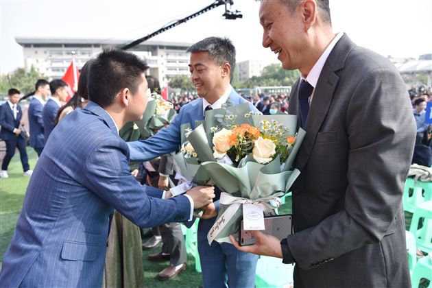 大千气象 只此风华——记棠外高2022届高三成人礼暨高考冲刺活动