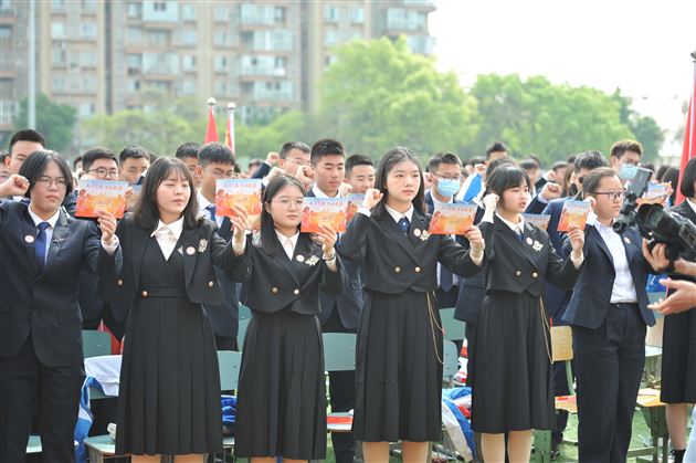 大千气象 只此风华——记棠外高2022届高三成人礼暨高考冲刺活动