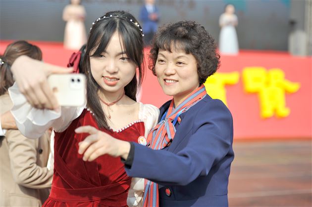 大千气象 只此风华——记棠外高2022届高三成人礼暨高考冲刺活动