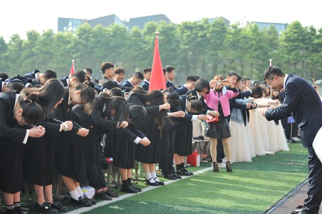 大千气象 只此风华——记棠外高2022届高三成人礼暨高考冲刺活动