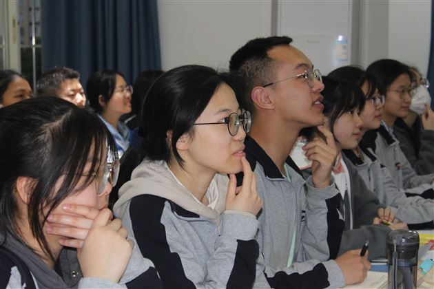 “校友分享会”之“学习历史，带给我们什么？”——棠外开展学科渗透生涯规划系列活动