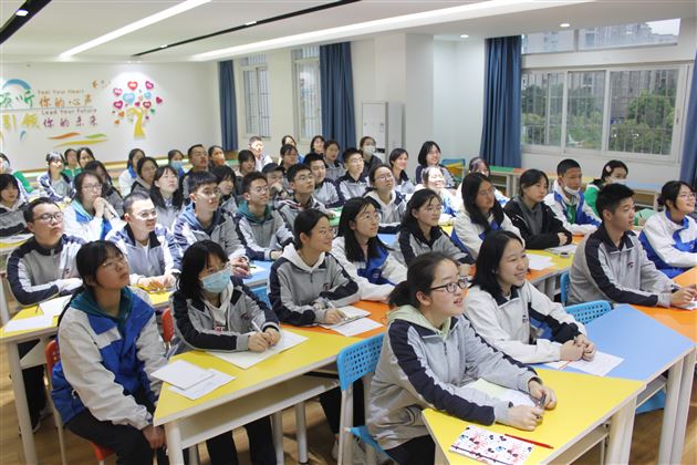 “校友分享会”之“学习历史，带给我们什么？”——棠外开展学科渗透生涯规划系列活动