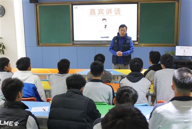 高中足球教练蒋晓铭老师