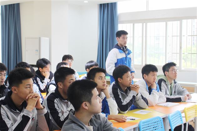 “校友分享会”之“足球与学习，如何双赢？”——棠外开展学科渗透生涯规划系列活动