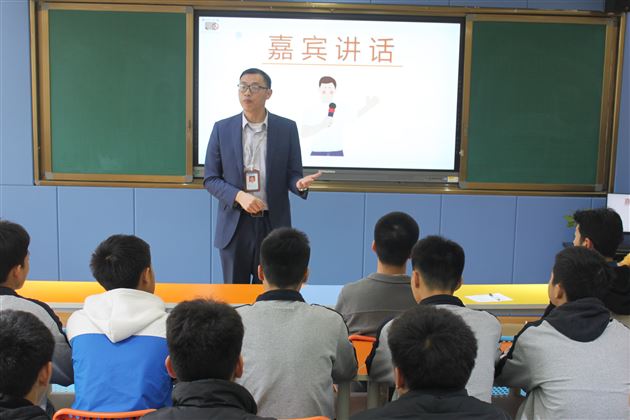 高中校长助理邓思海主任作总结发言