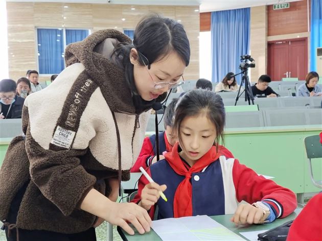 棠外附小数学组举行青年教师课堂展评活动