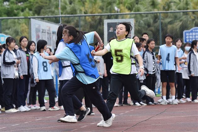 以棠外风采，致敬青春——记成都棠湖外国语学校高中第十八届田径运动会 