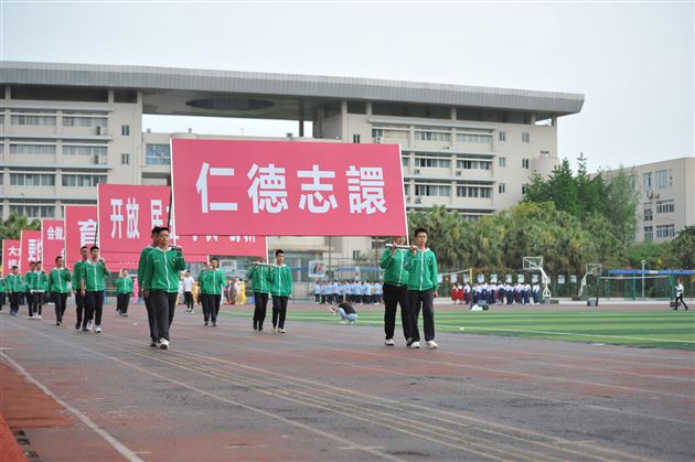 以棠外风采，致敬青春——记成都棠湖外国语学校高中第十八届田径运动会