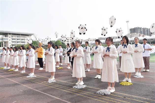 以棠外风采，致敬青春——记成都棠湖外国语学校高中第十八届田径运动会
