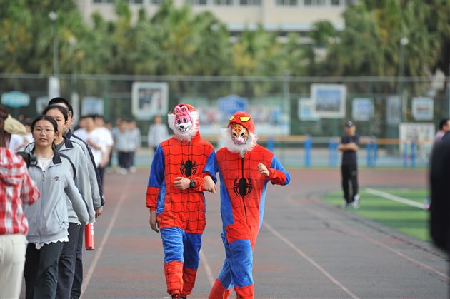 以棠外风采，致敬青春——记成都棠湖外国语学校高中第十八届田径运动会 