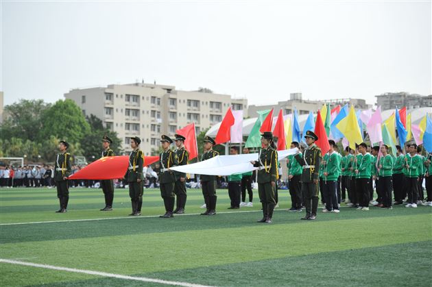以棠外风采，致敬青春——记成都棠湖外国语学校高中第十八届田径运动会