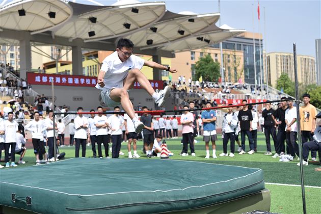 以棠外风采，致敬青春——记成都棠湖外国语学校高中第十八届田径运动会 