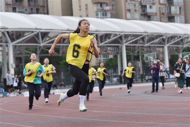 以棠外风采，致敬青春——记成都棠湖外国语学校高中第十八届田径运动会