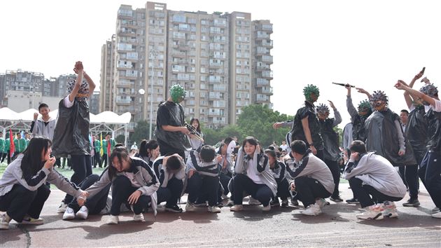 以棠外风采，致敬青春——记成都棠湖外国语学校高中第十八届田径运动会