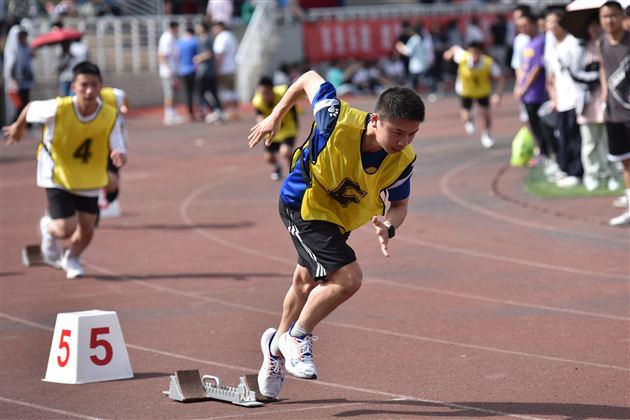 以棠外风采，致敬青春——记成都棠湖外国语学校高中第十八届田径运动会