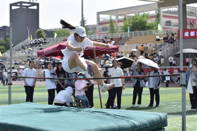 以棠外风采，致敬青春——记成都棠湖外国语学校高中第十八届田径运动会