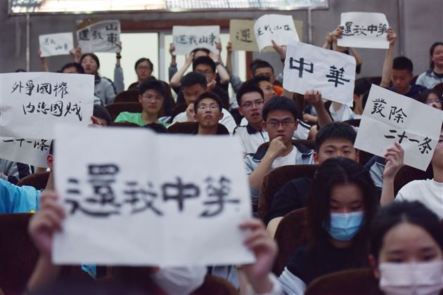 拥抱美好 演绎青春——棠外高中“仁譞”文学社第十七届话剧演出活动顺利举行 