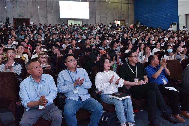 拥抱美好 演绎青春——棠外高中“仁譞”文学社第十七届话剧演出活动顺利举行