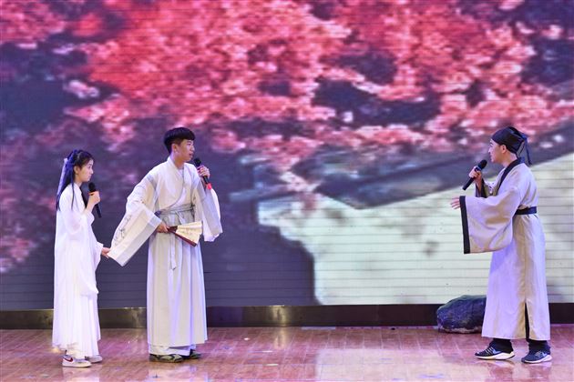 拥抱美好 演绎青春——棠外高中“仁譞”文学社第十七届话剧演出活动顺利举行