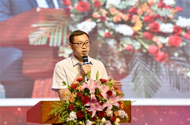 高中校长助理邓思海老师