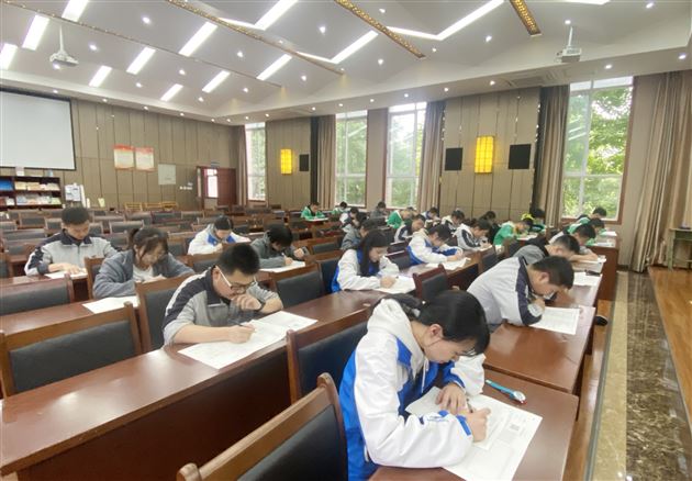 入团积极分子参加笔试