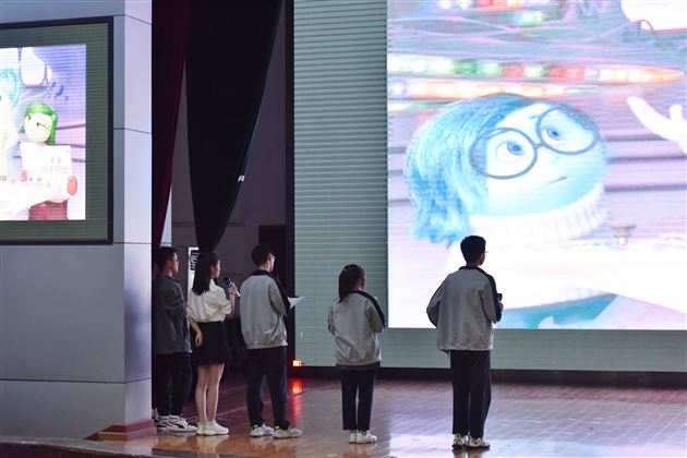 “英”你精彩，“语“众不同——棠外高中第十九届外语文化艺术节之高2021级配音展示活动顺利举行