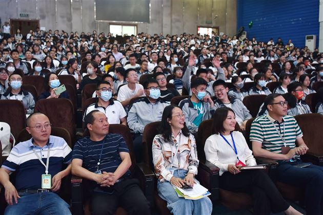 “英”你精彩，“语“众不同——棠外高中第十九届外语文化艺术节之高2021级配音展示活动顺利举行