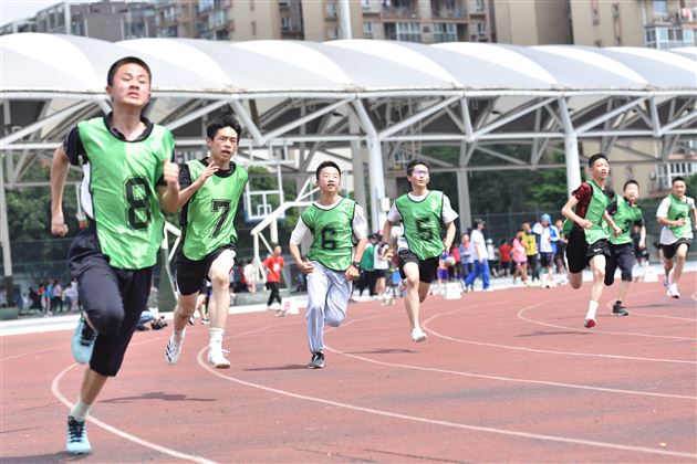 展青春风采 迎大运盛会——记棠外初中第十八届田径运动会 