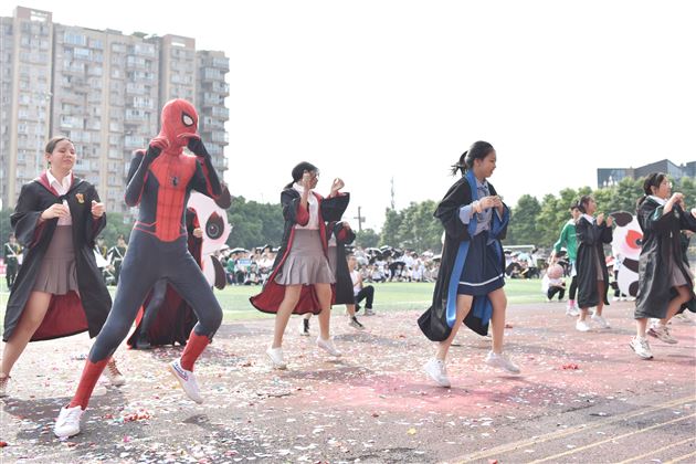 展青春风采 迎大运盛会——记棠外初中第十八届田径运动会 