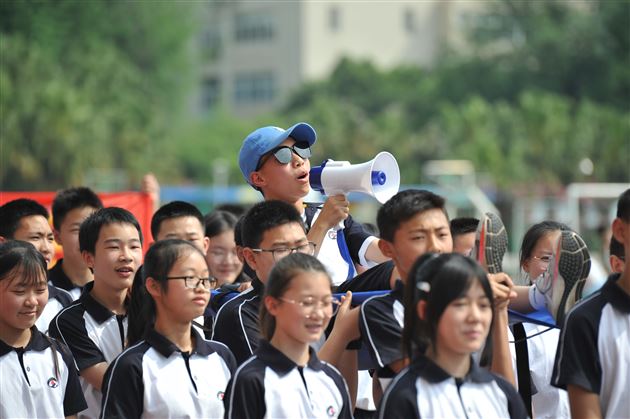展青春风采 迎大运盛会——记棠外初中第十八届田径运动会 