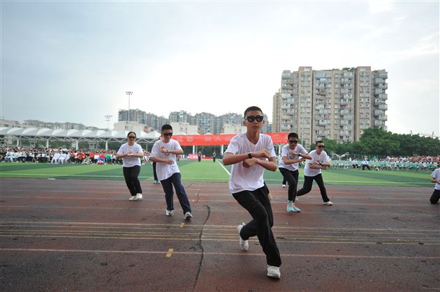 展青春风采 迎大运盛会——记棠外初中第十八届田径运动会
