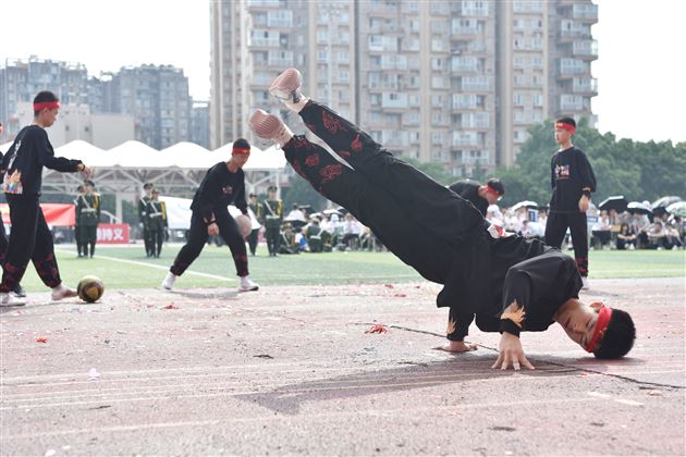 展青春风采 迎大运盛会——记棠外初中第十八届田径运动会 