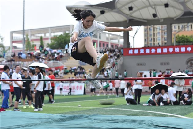展青春风采 迎大运盛会——记棠外初中第十八届田径运动会 