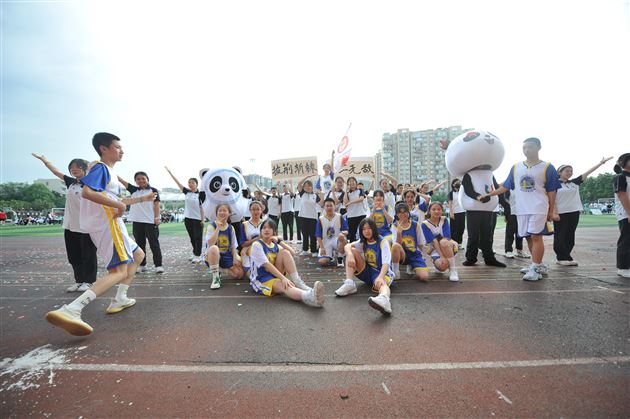 展青春风采 迎大运盛会——记棠外初中第十八届田径运动会 