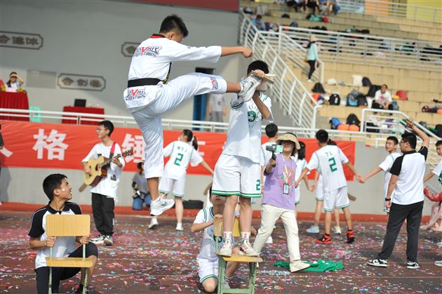展青春风采 迎大运盛会——记棠外初中第十八届田径运动会 