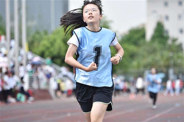展青春风采 迎大运盛会——记棠外初中第十八届田径运动会 
