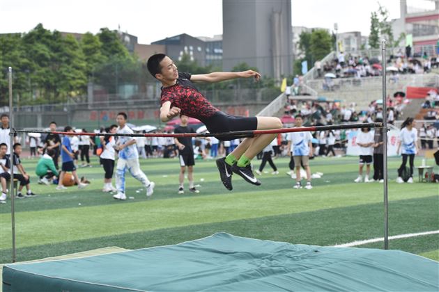 展青春风采 迎大运盛会——记棠外初中第十八届田径运动会