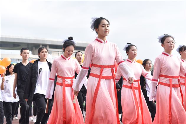 展青春风采 迎大运盛会——记棠外初中第十八届田径运动会