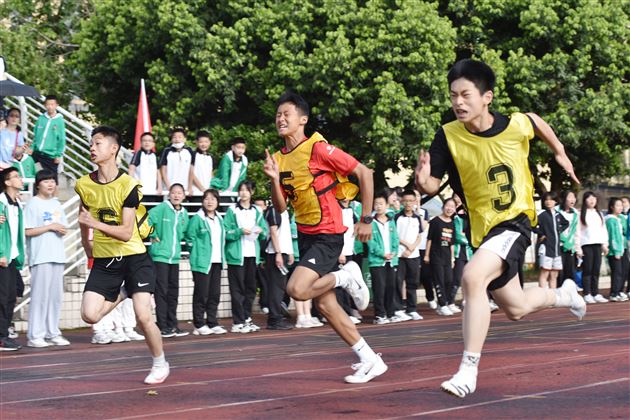 展青春风采 迎大运盛会——记棠外初中第十八届田径运动会 