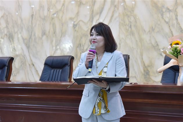 高中课程处副主任李秀芳