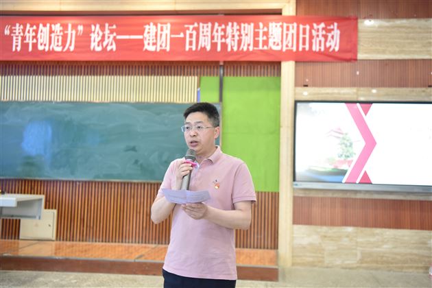 高中教务处副主任张泽刚