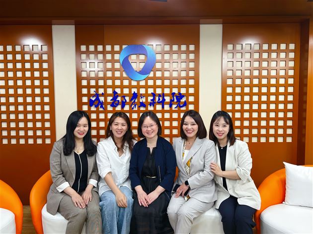 棠外教师吴小红、叶薇受邀分别为成都市“语言与思维”教研活动作专题讲座和课例分享