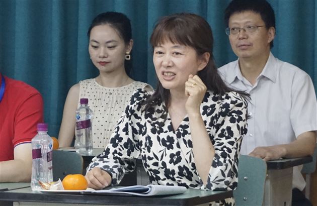 年级组长张天珍老师代表年级组发言.